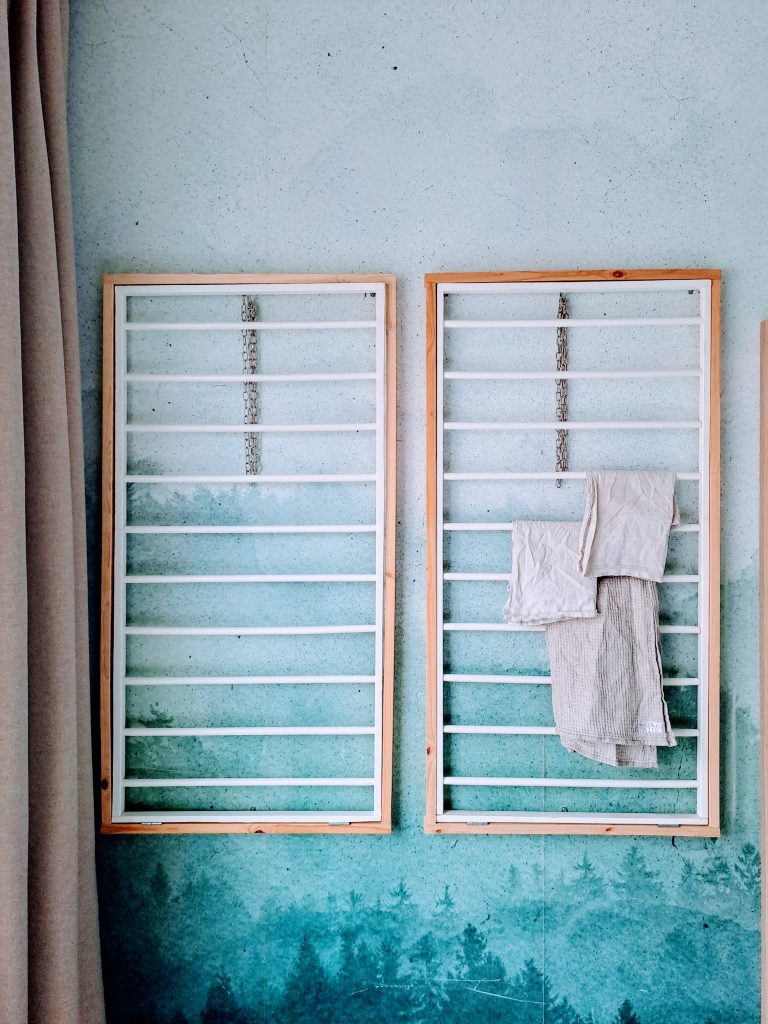 kuivatusteline pinnasängyn laidoista