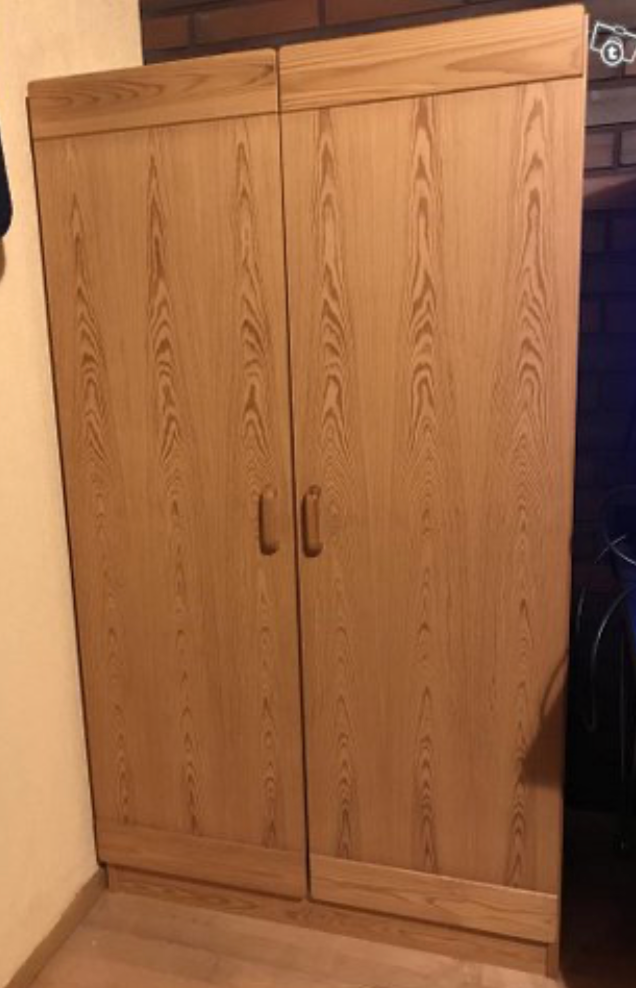 työkaappi ennen työhuoneeksi muuttamista. 